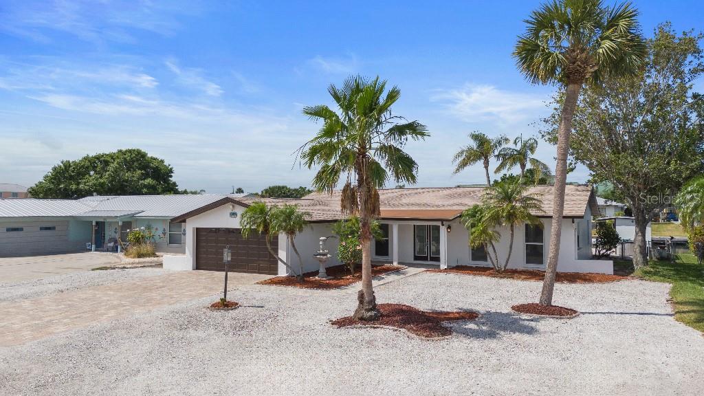 Image 35 of 50 For 1024 Spindle Palm Way