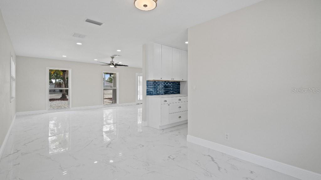 Image 38 of 50 For 1024 Spindle Palm Way