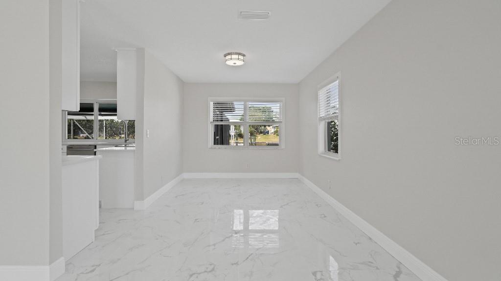 Image 9 of 50 For 1024 Spindle Palm Way