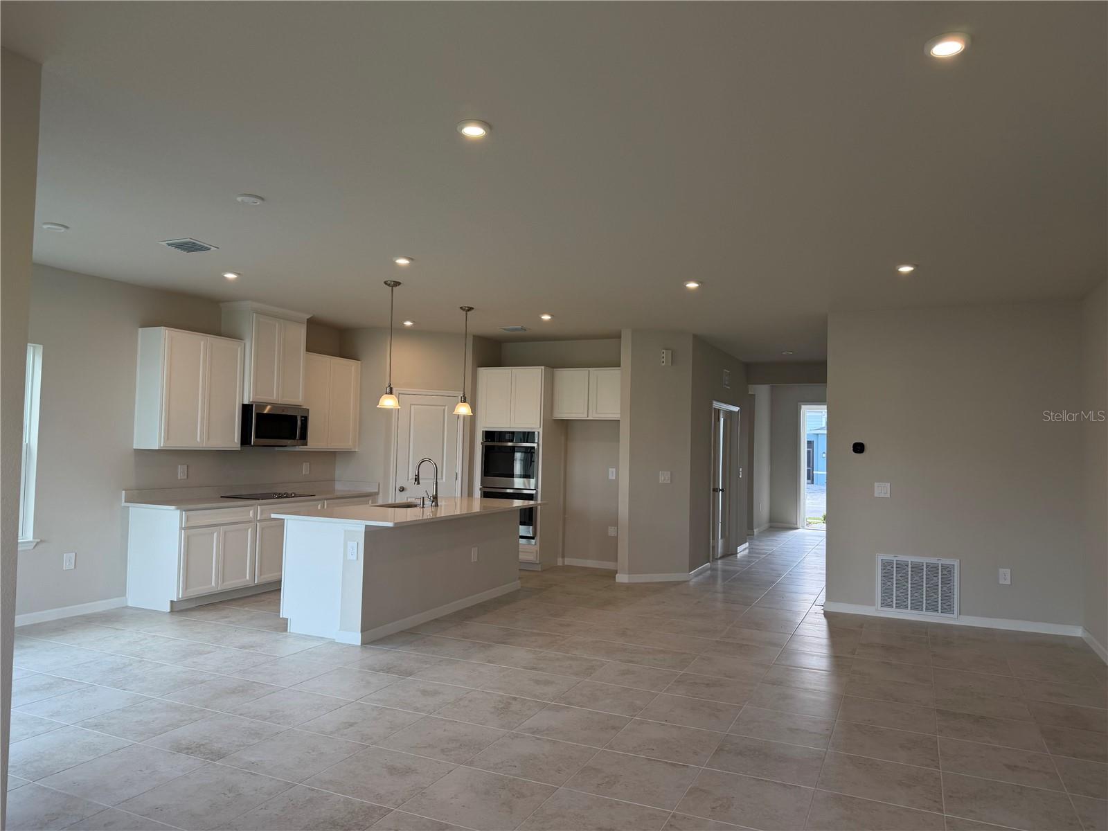 Image 3 of 4 For 16425 Queen Palm Drive