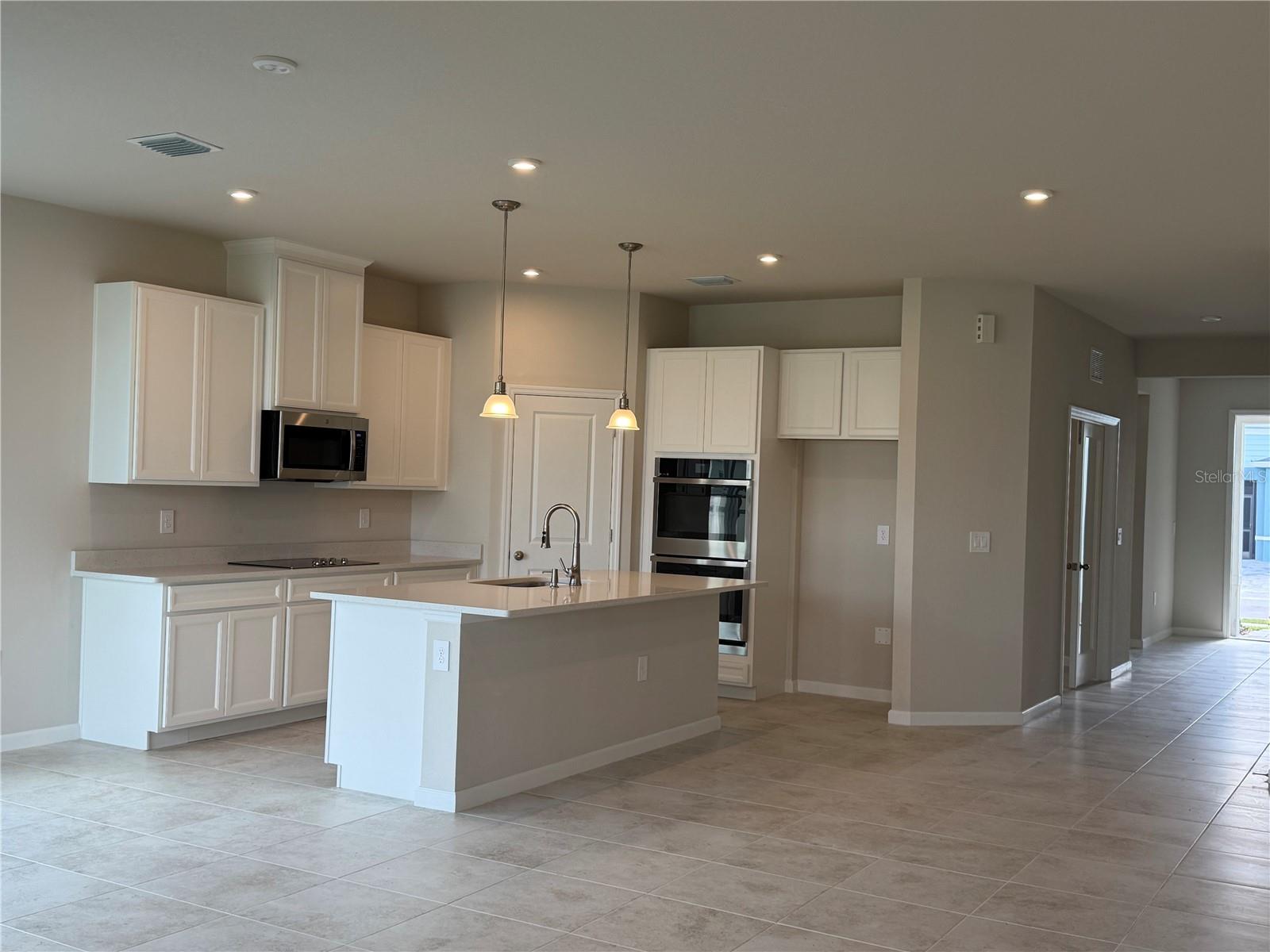 Image 4 of 4 For 16425 Queen Palm Drive