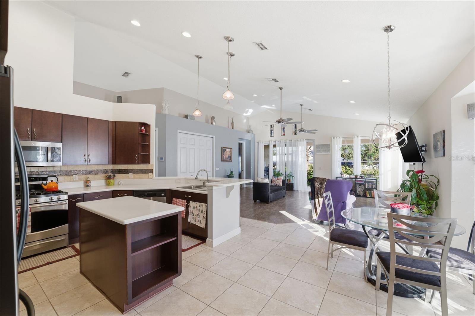 Image 11 of 29 For 1733 Caroline Path