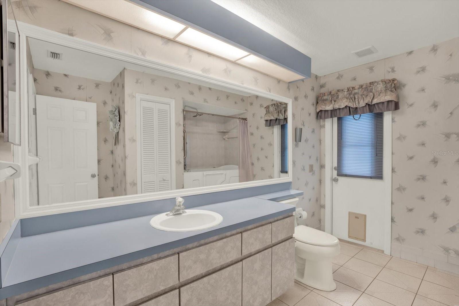 Image 22 of 42 For 6118 Nardello Avenue