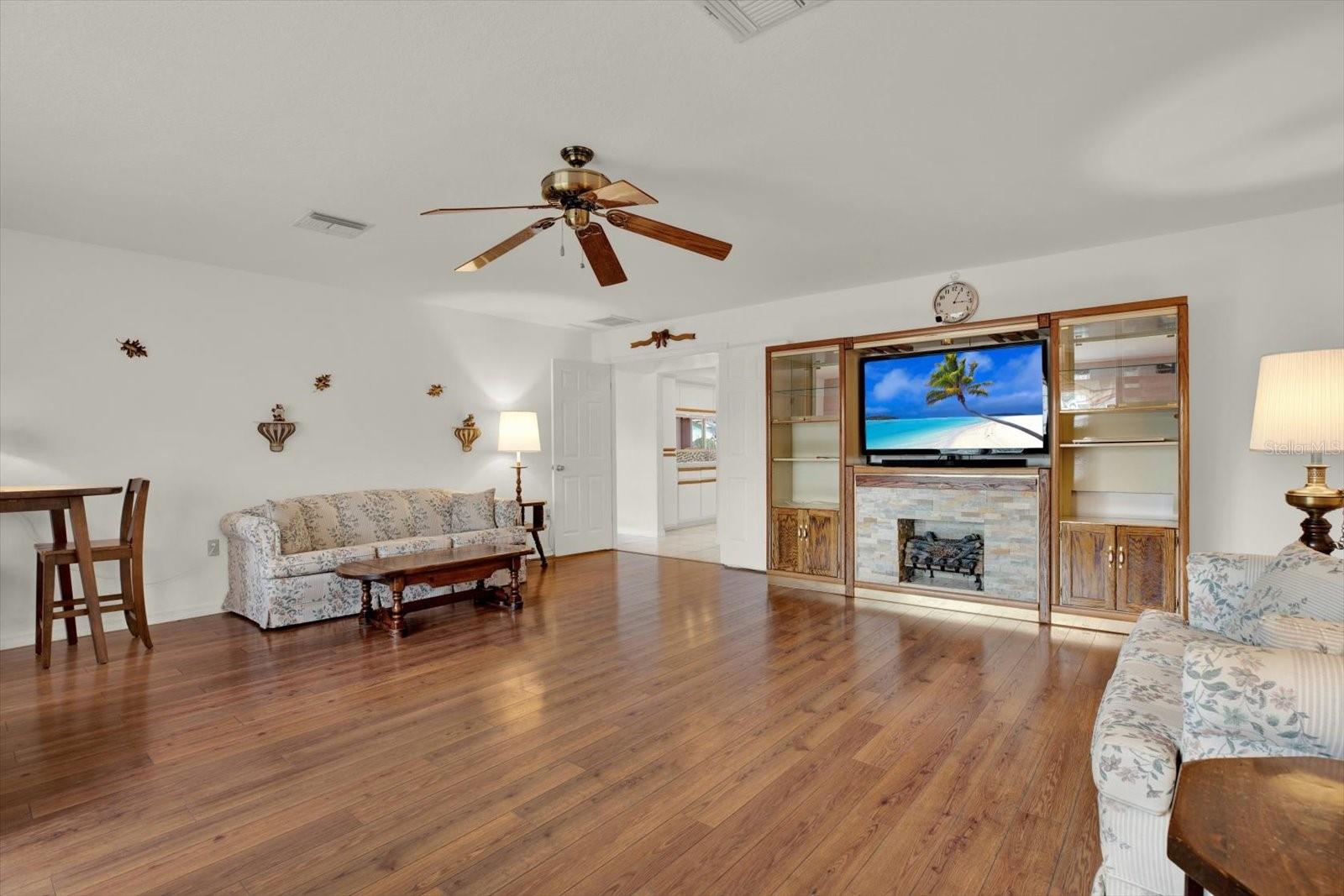 Image 30 of 42 For 6118 Nardello Avenue