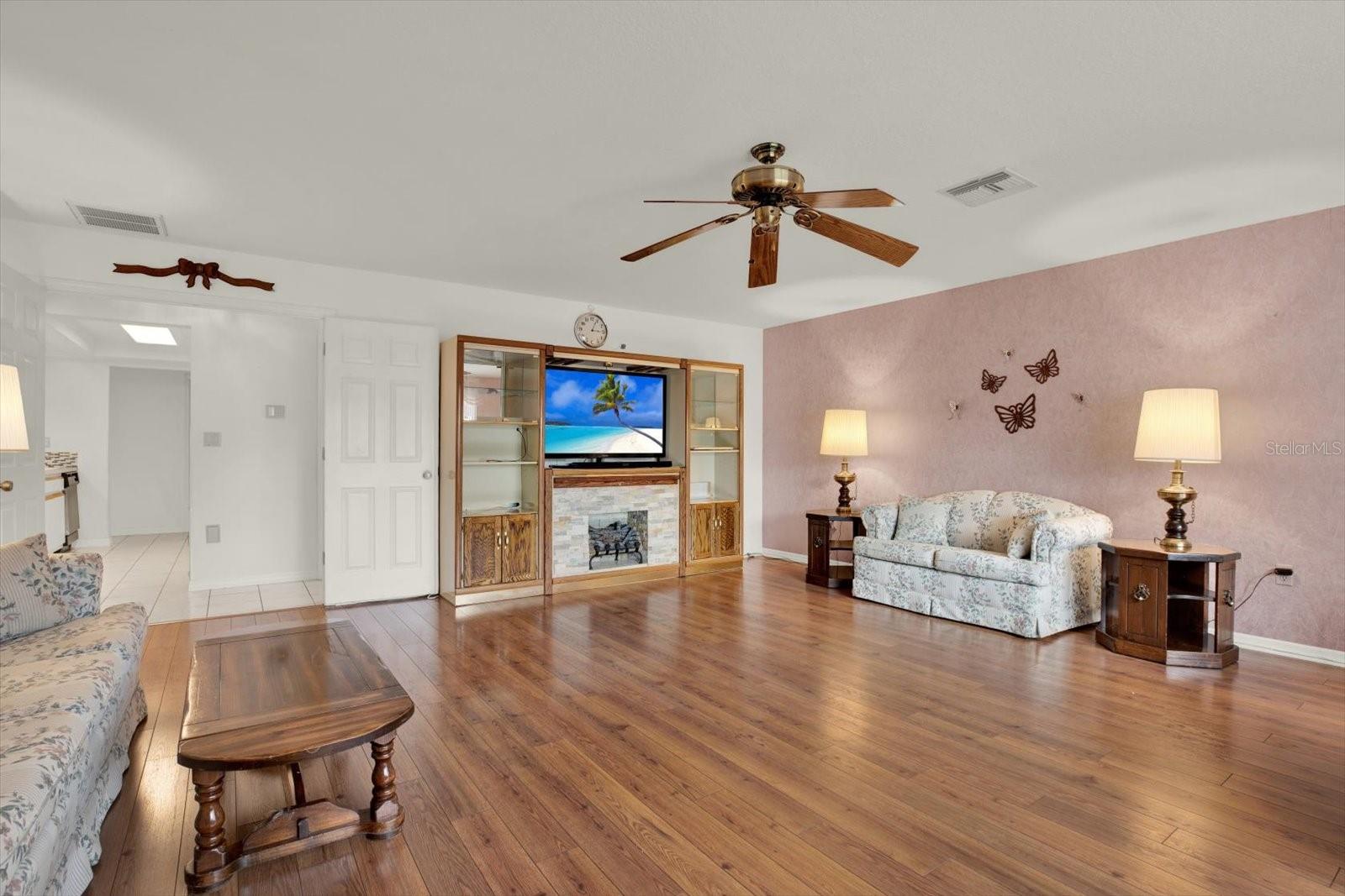 Image 32 of 42 For 6118 Nardello Avenue