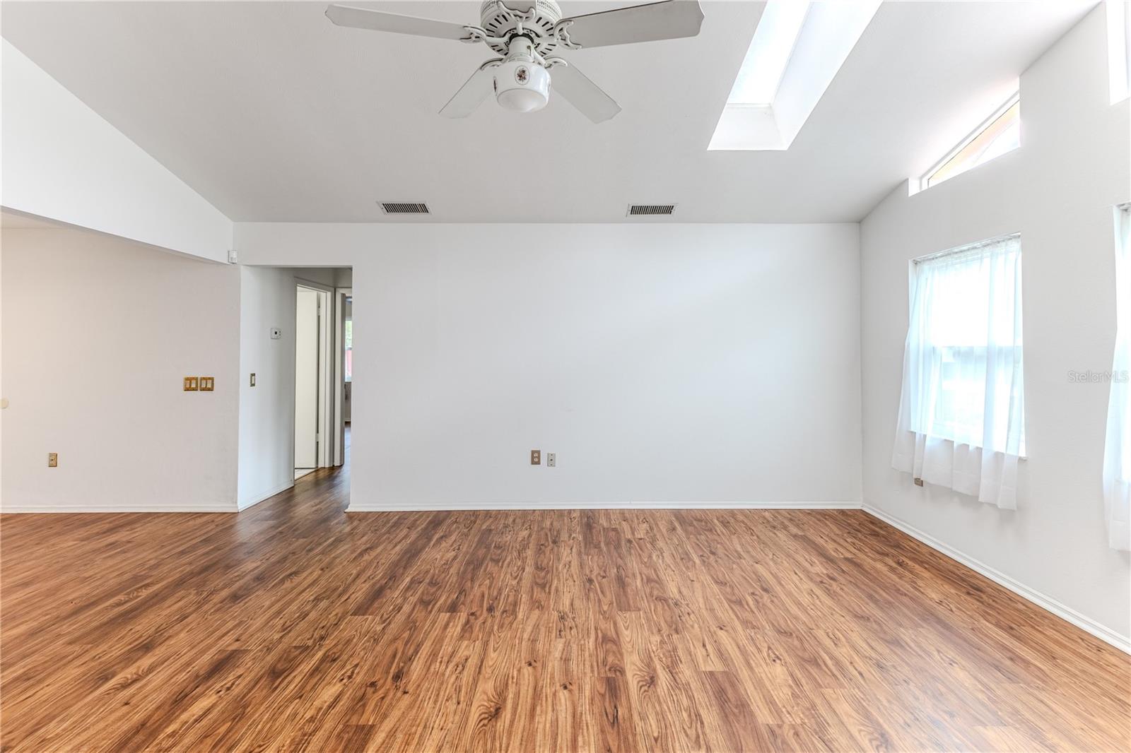 Image 5 of 38 For 9069 Jena Road