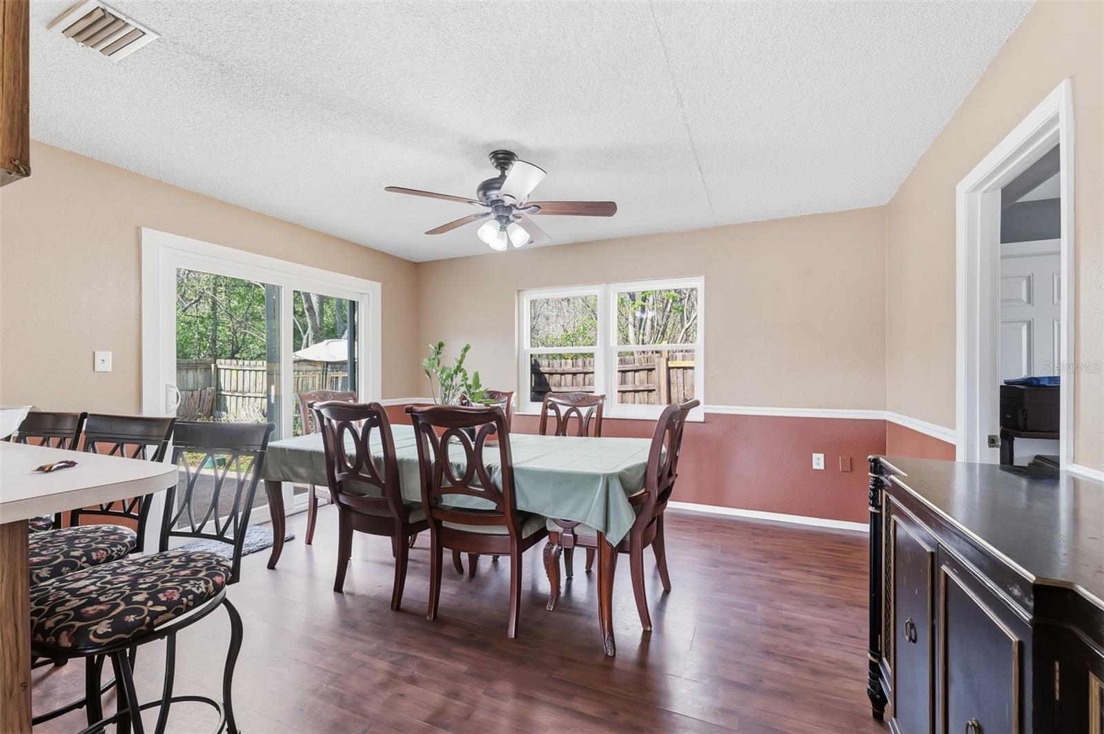 Listing photo id 12 for 11608 Fox Run