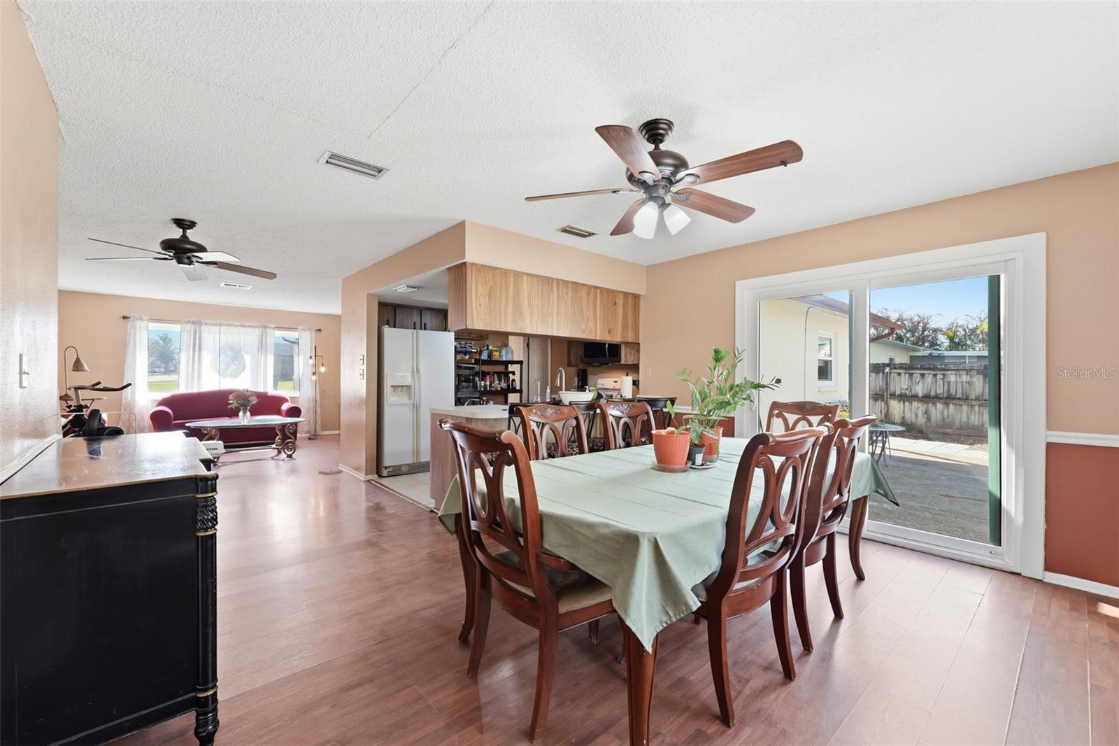 Listing photo id 13 for 11608 Fox Run