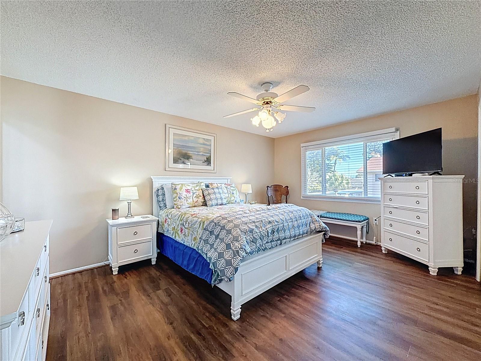 Image 17 of 34 For 9961 Eagles Point Circle 4