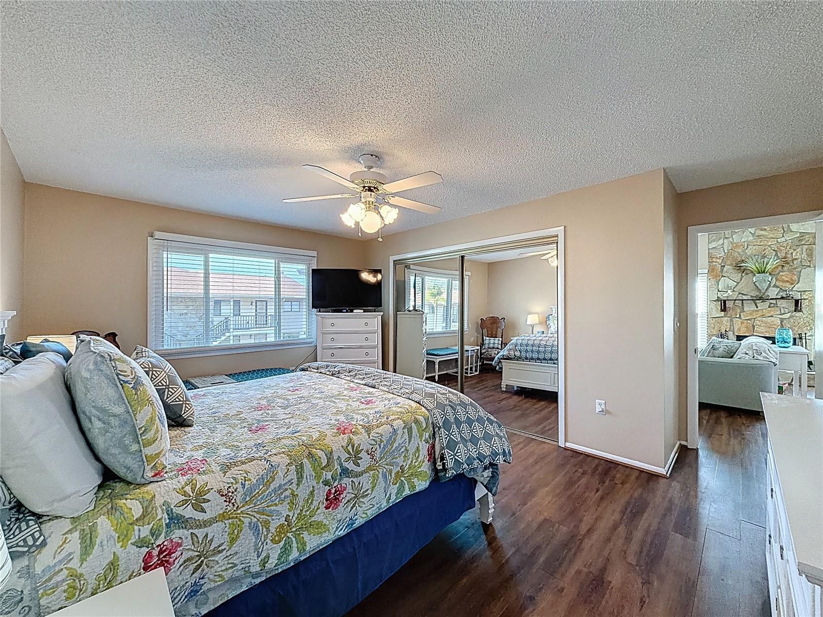 Image 18 of 34 For 9961 Eagles Point Circle 4