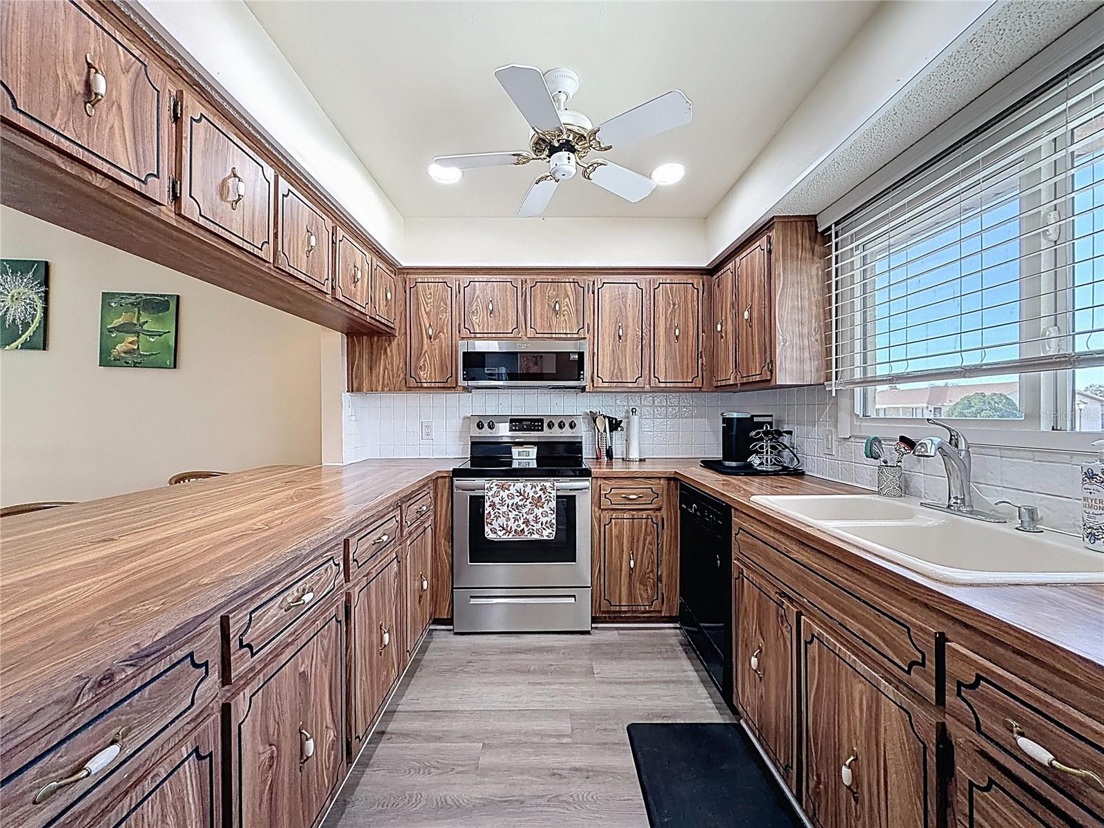 Image 3 of 34 For 9961 Eagles Point Circle 4