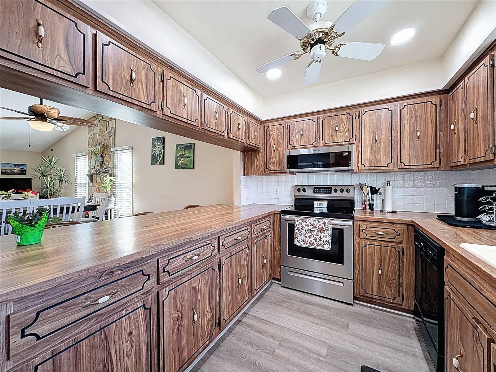 Image 7 of 34 For 9961 Eagles Point Circle 4