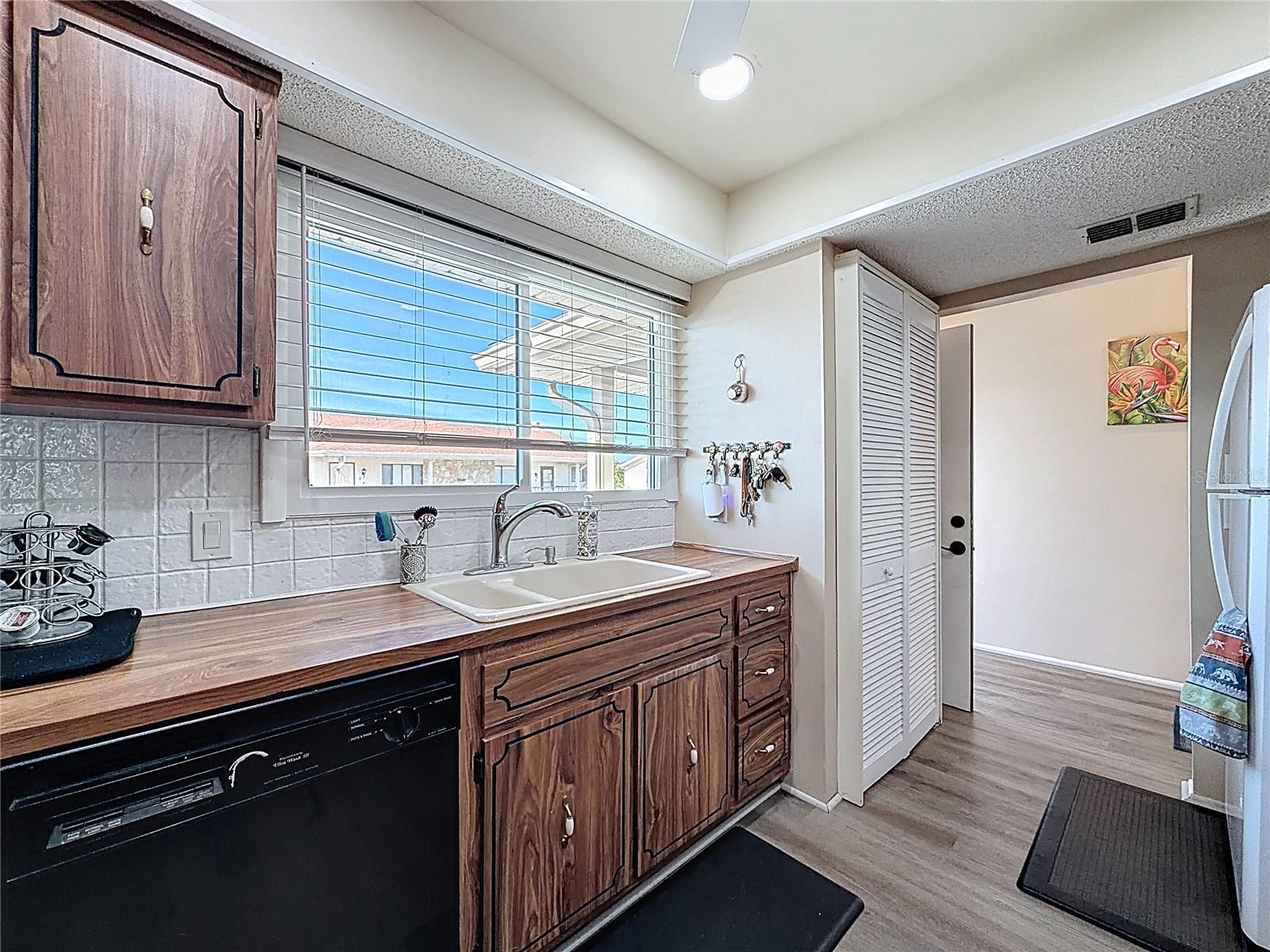 Image 9 of 34 For 9961 Eagles Point Circle 4