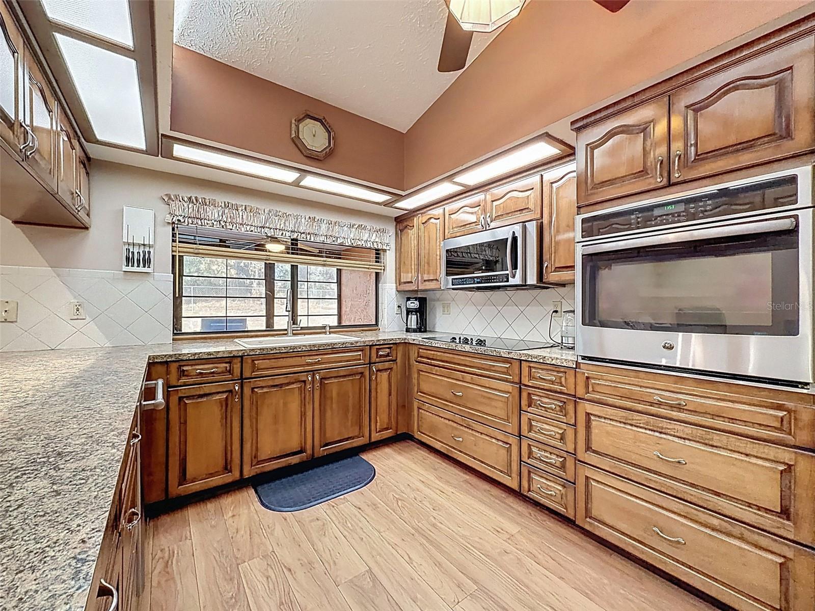 Image 12 of 50 For 4289 Castle Avenue