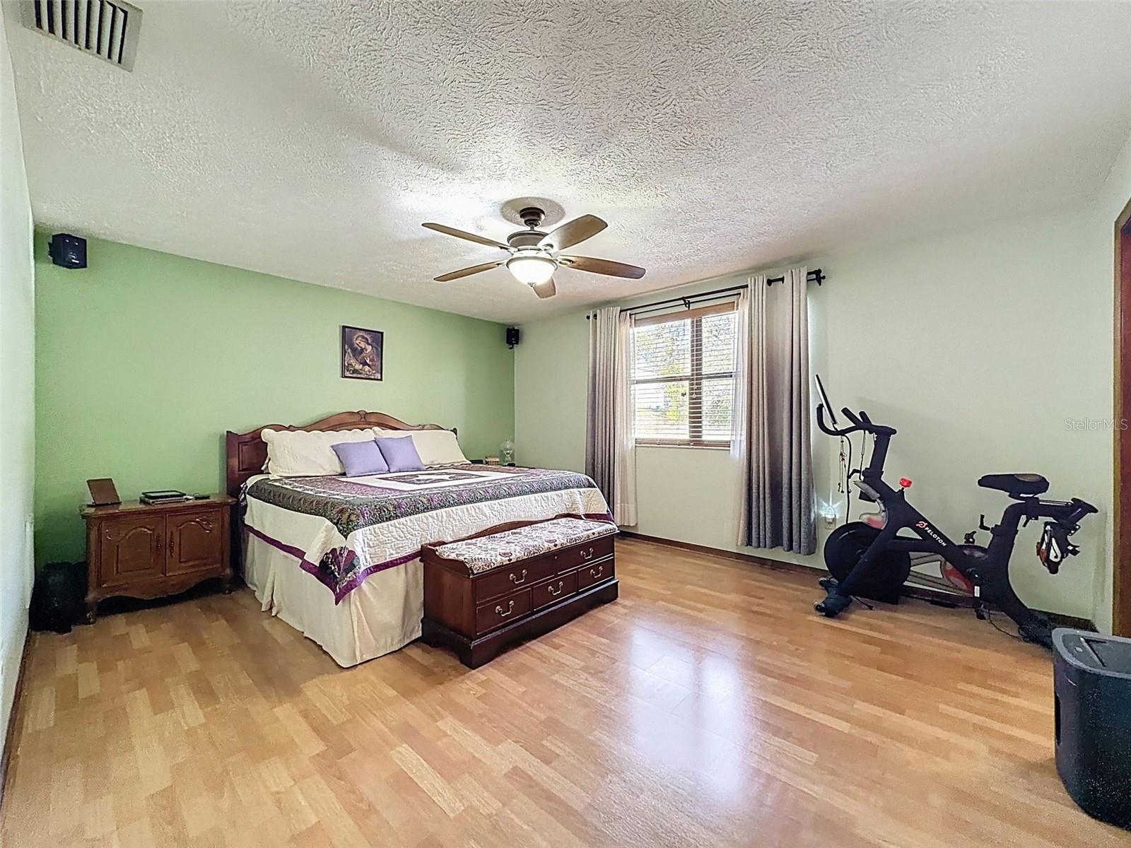 Image 16 of 50 For 4289 Castle Avenue