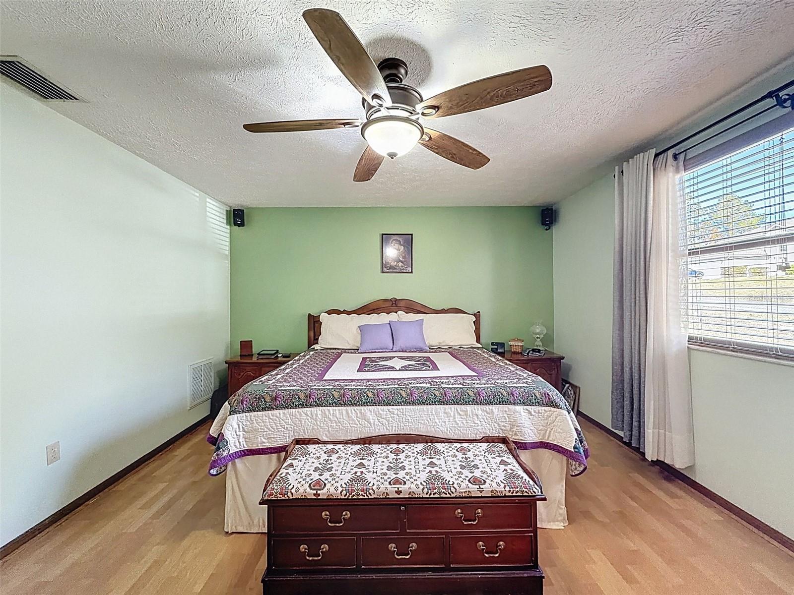 Image 17 of 50 For 4289 Castle Avenue