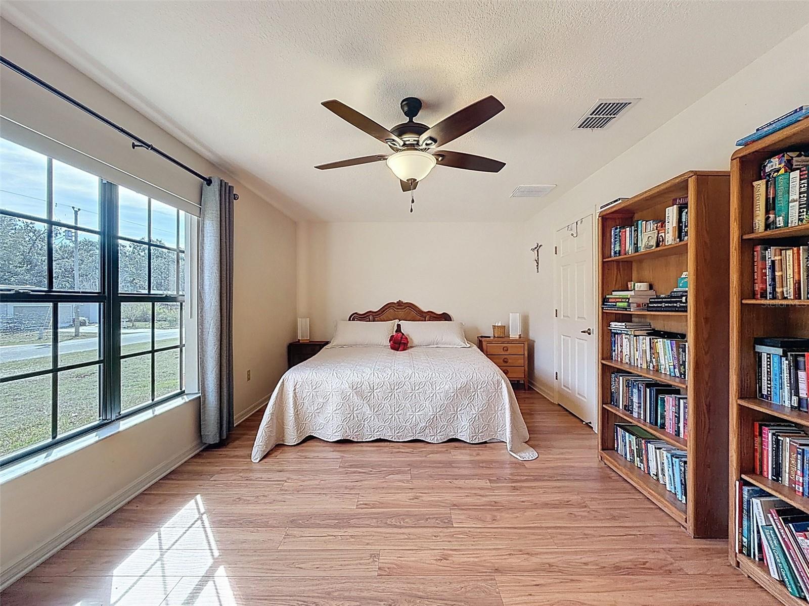 Image 23 of 50 For 4289 Castle Avenue