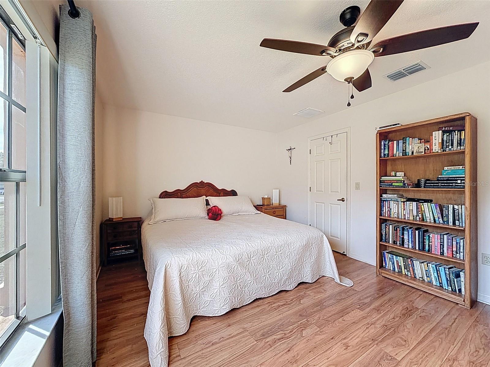 Image 25 of 50 For 4289 Castle Avenue