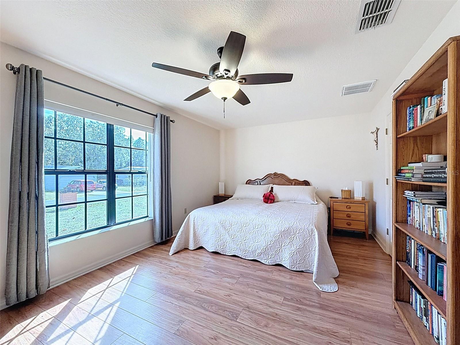 Image 26 of 50 For 4289 Castle Avenue