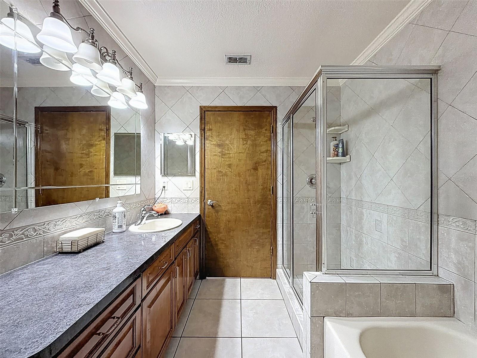 Image 28 of 50 For 4289 Castle Avenue