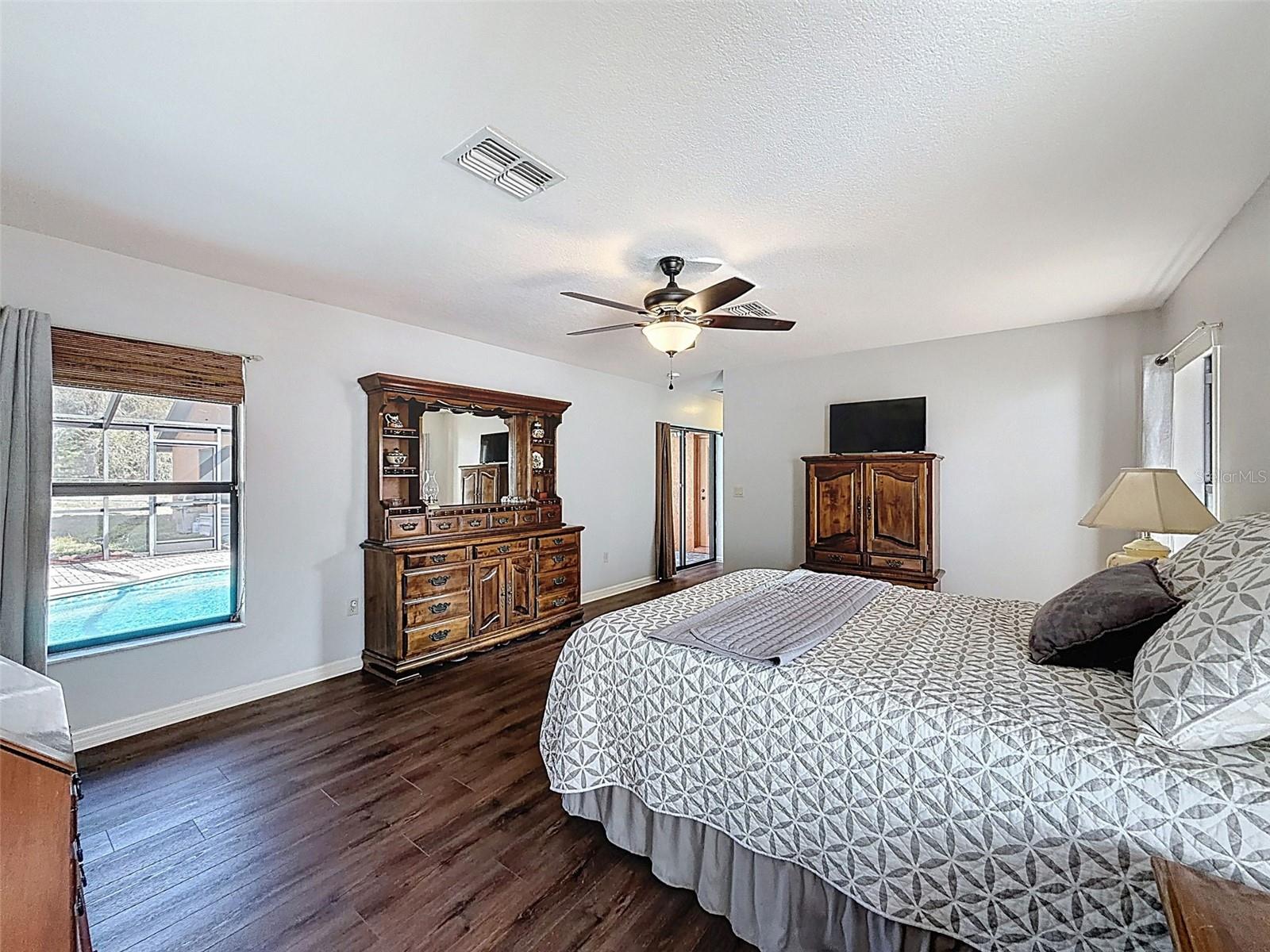 Image 37 of 50 For 4289 Castle Avenue