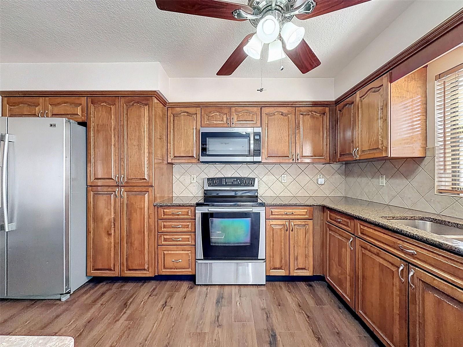 Image 41 of 50 For 4289 Castle Avenue