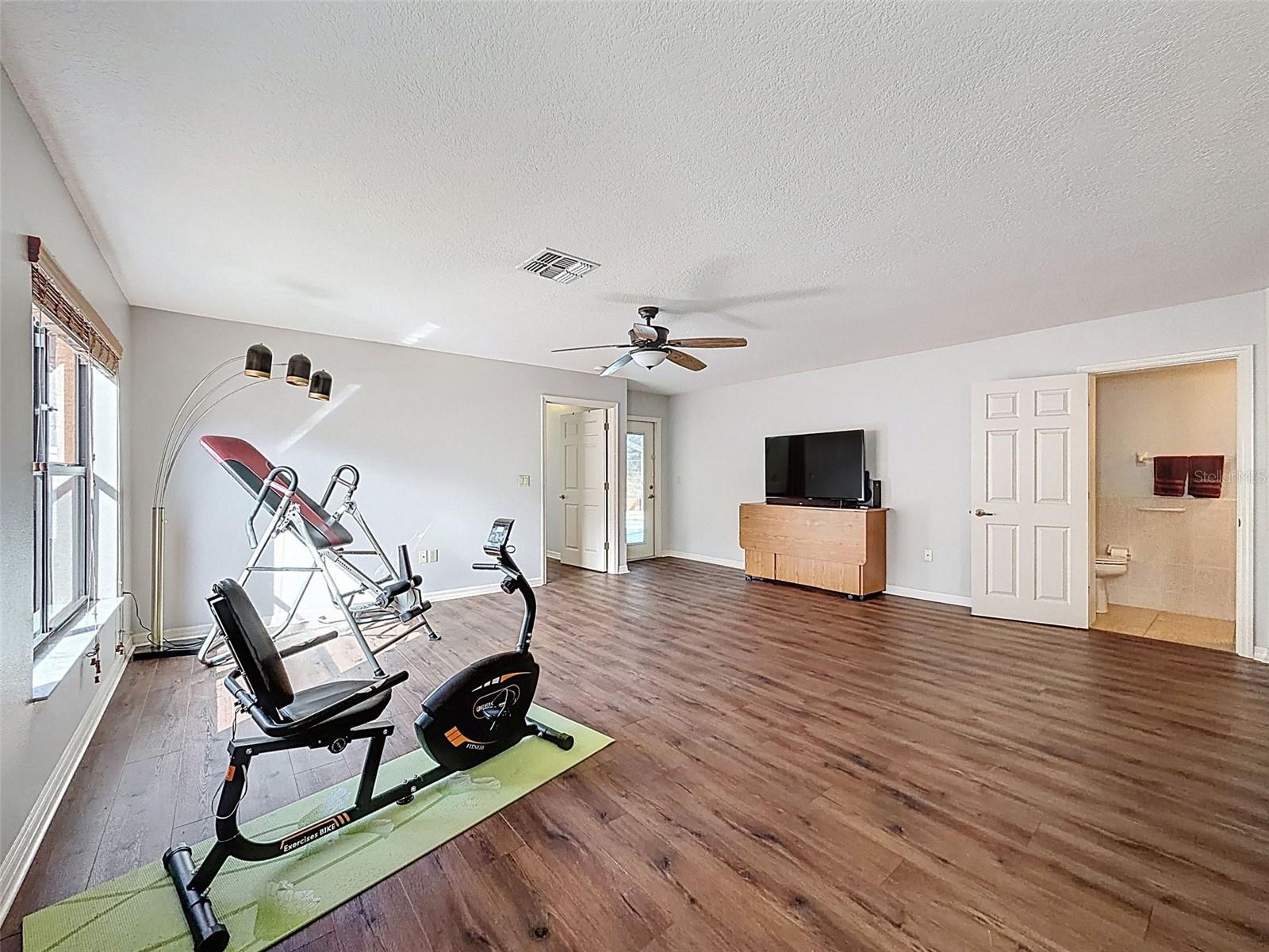 Image 43 of 50 For 4289 Castle Avenue