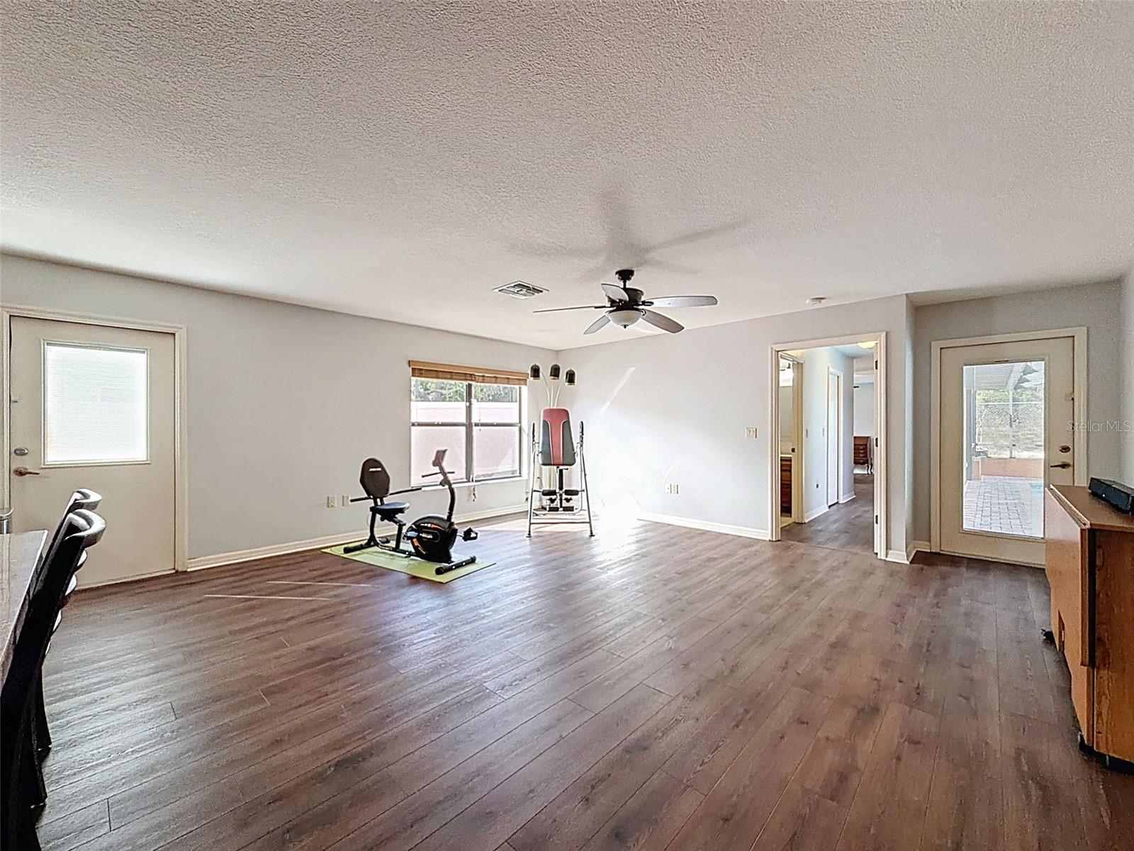 Image 44 of 50 For 4289 Castle Avenue