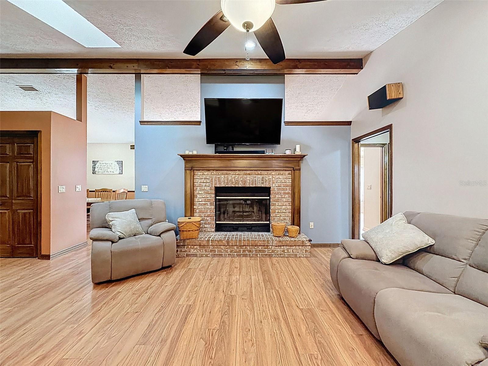 Image 9 of 50 For 4289 Castle Avenue