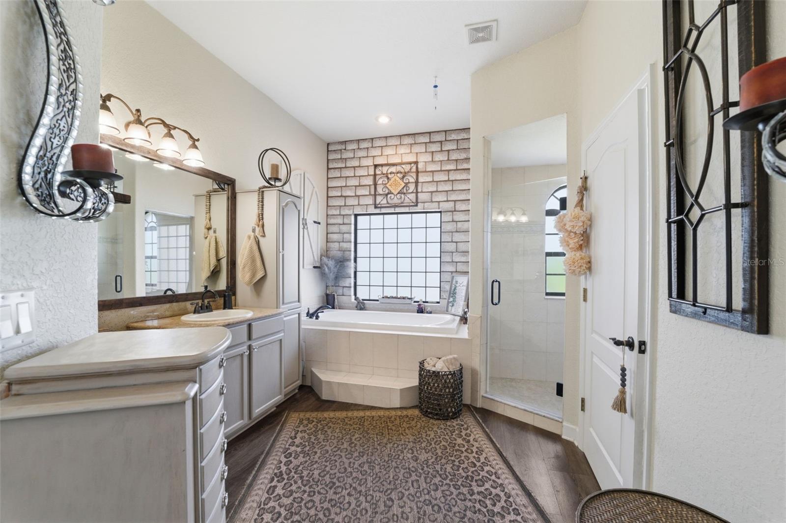 Image 16 of 66 For 13843 Rudi Loop