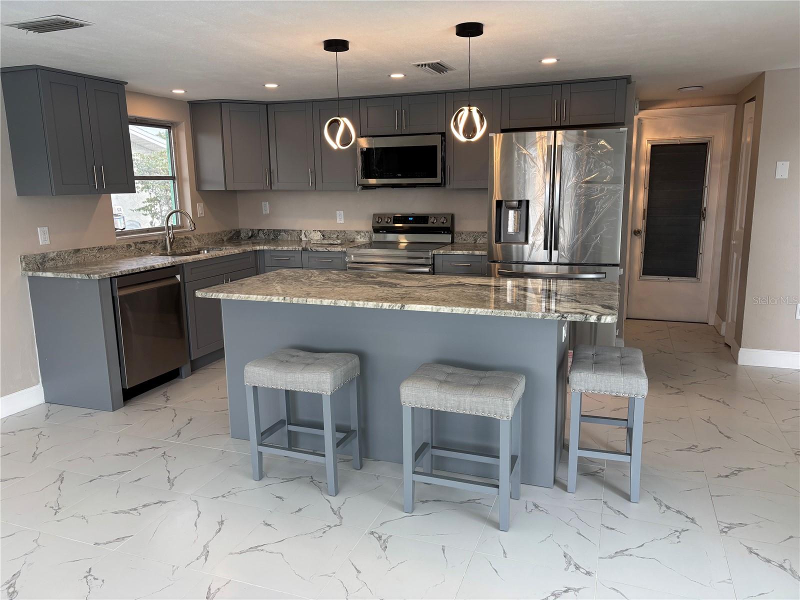 Image 3 of 18 For 10015 Salix Lane