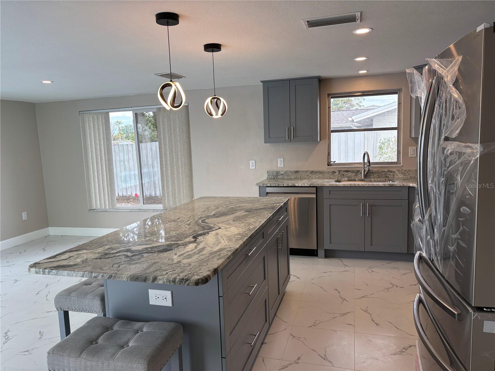 Image 5 of 18 For 10015 Salix Lane