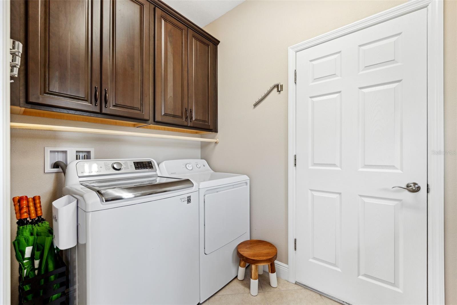 Image 36 of 66 For 3877 Burdick Loop