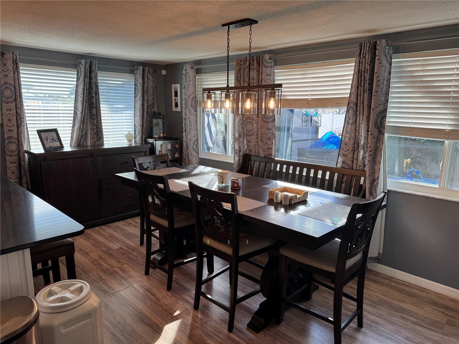 Listing photo id 8 for 10335 Loquat Drive