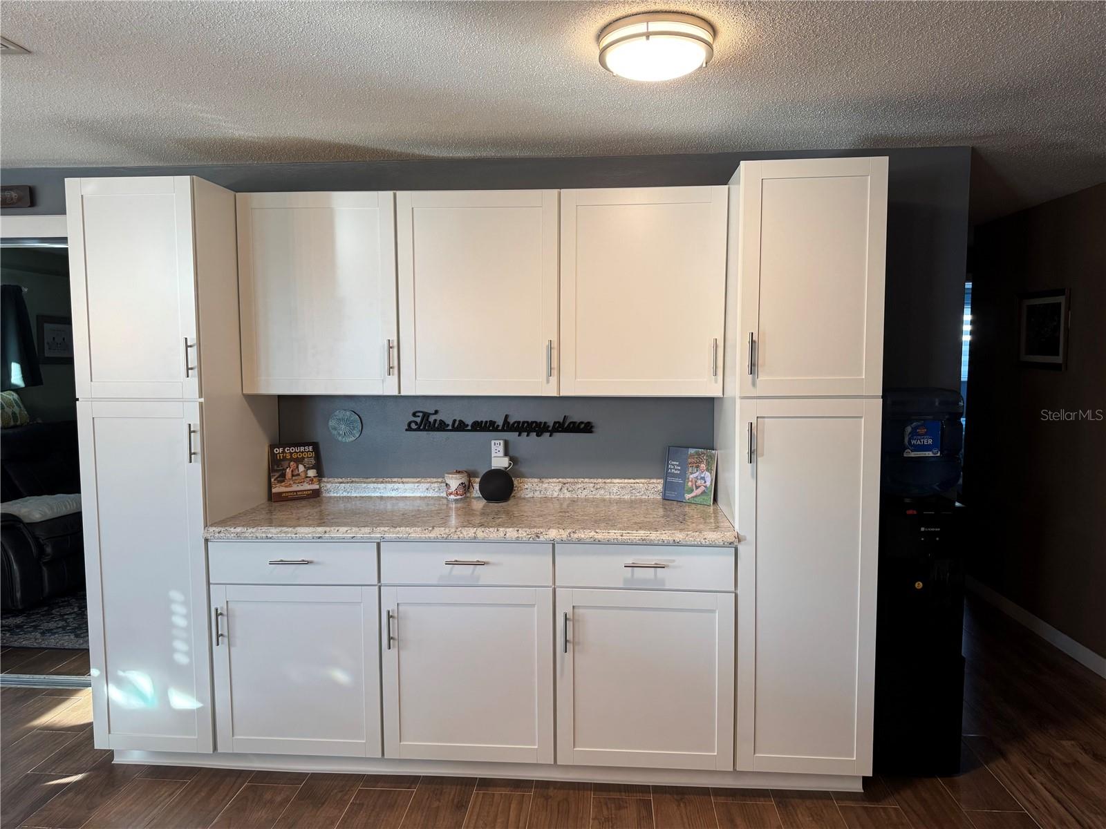 Listing photo id 9 for 10335 Loquat Drive