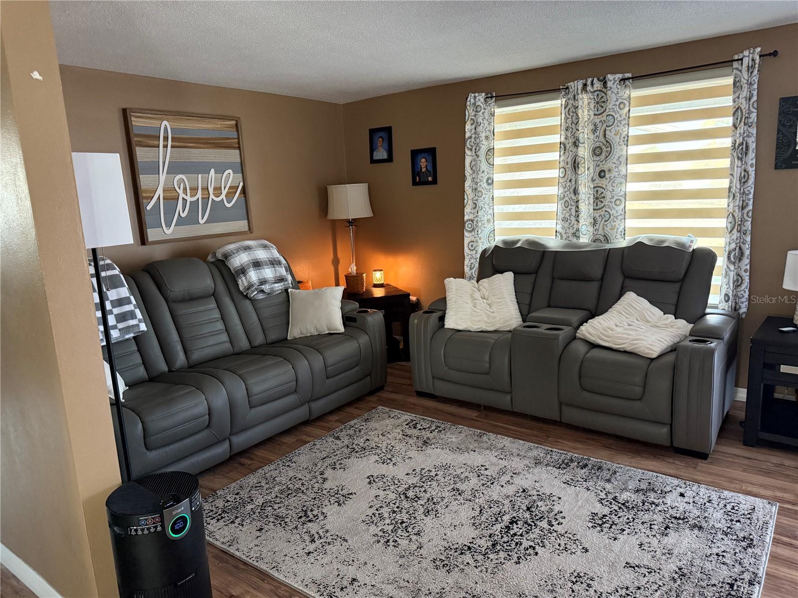 Listing photo id 11 for 10335 Loquat Drive