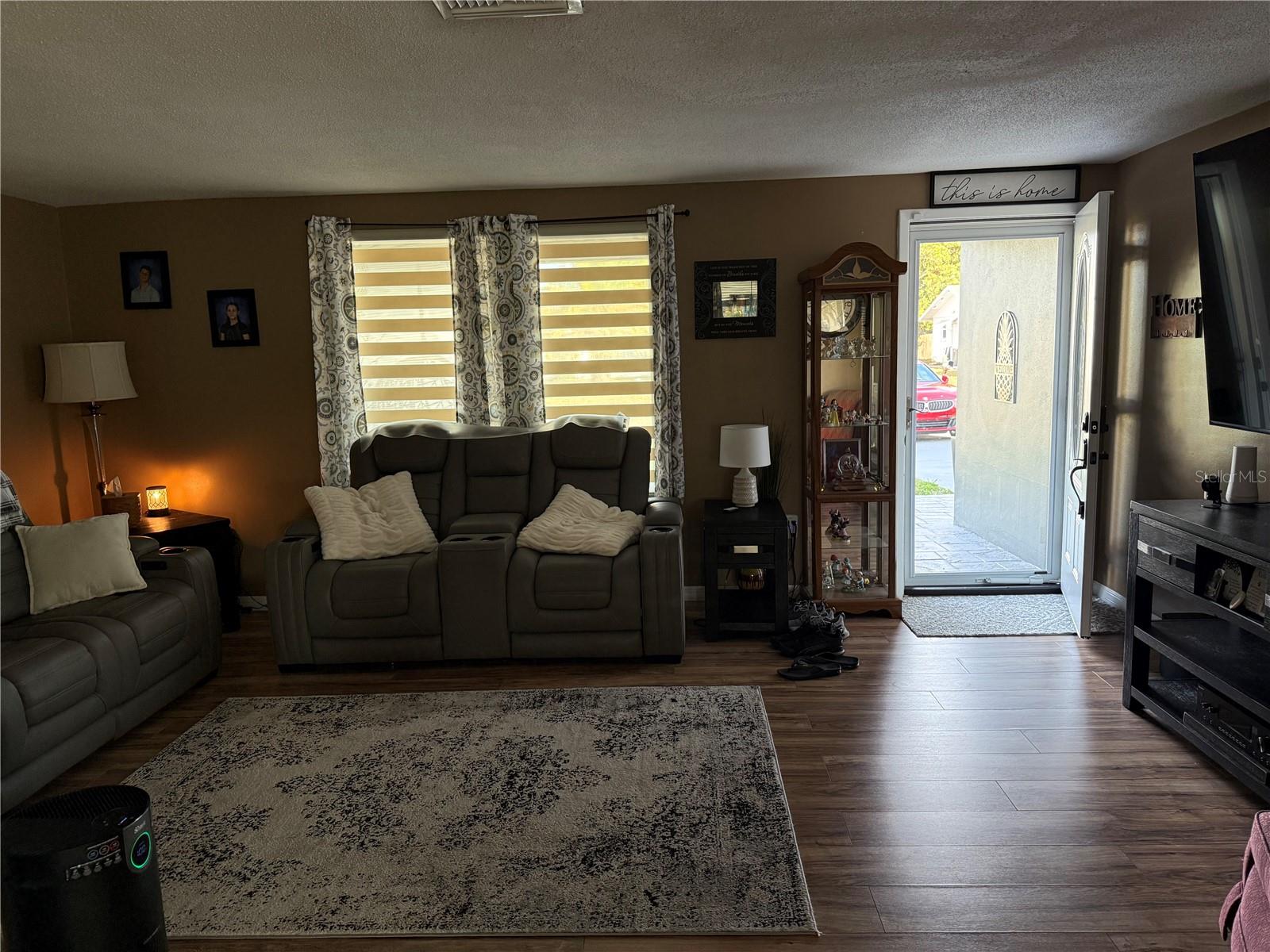 Listing photo id 12 for 10335 Loquat Drive