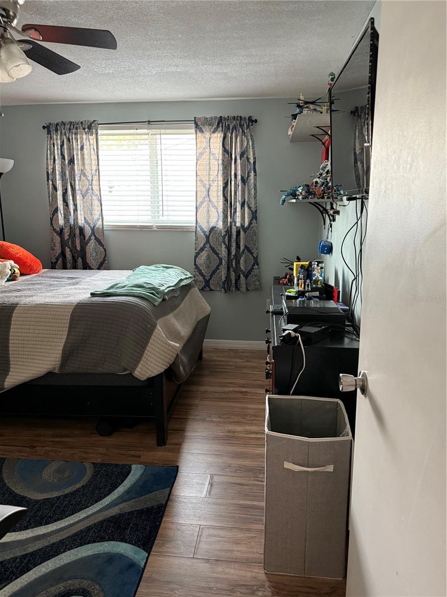 Listing photo id 21 for 10335 Loquat Drive