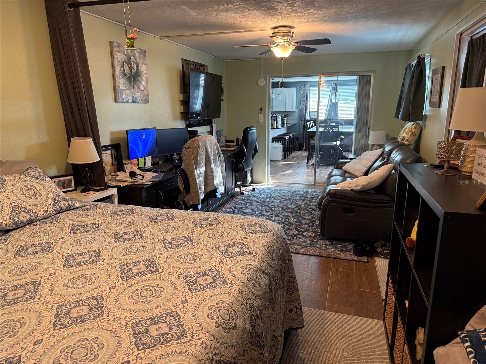 Listing photo id 23 for 10335 Loquat Drive