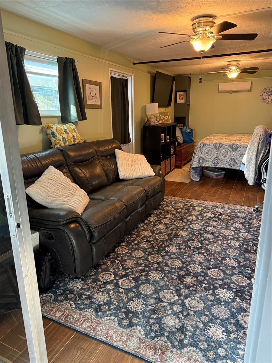 Listing photo id 24 for 10335 Loquat Drive