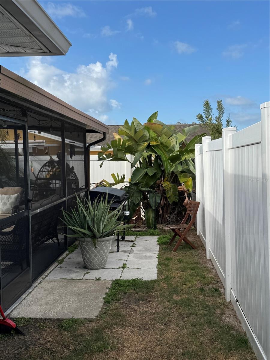 Listing photo id 28 for 10335 Loquat Drive