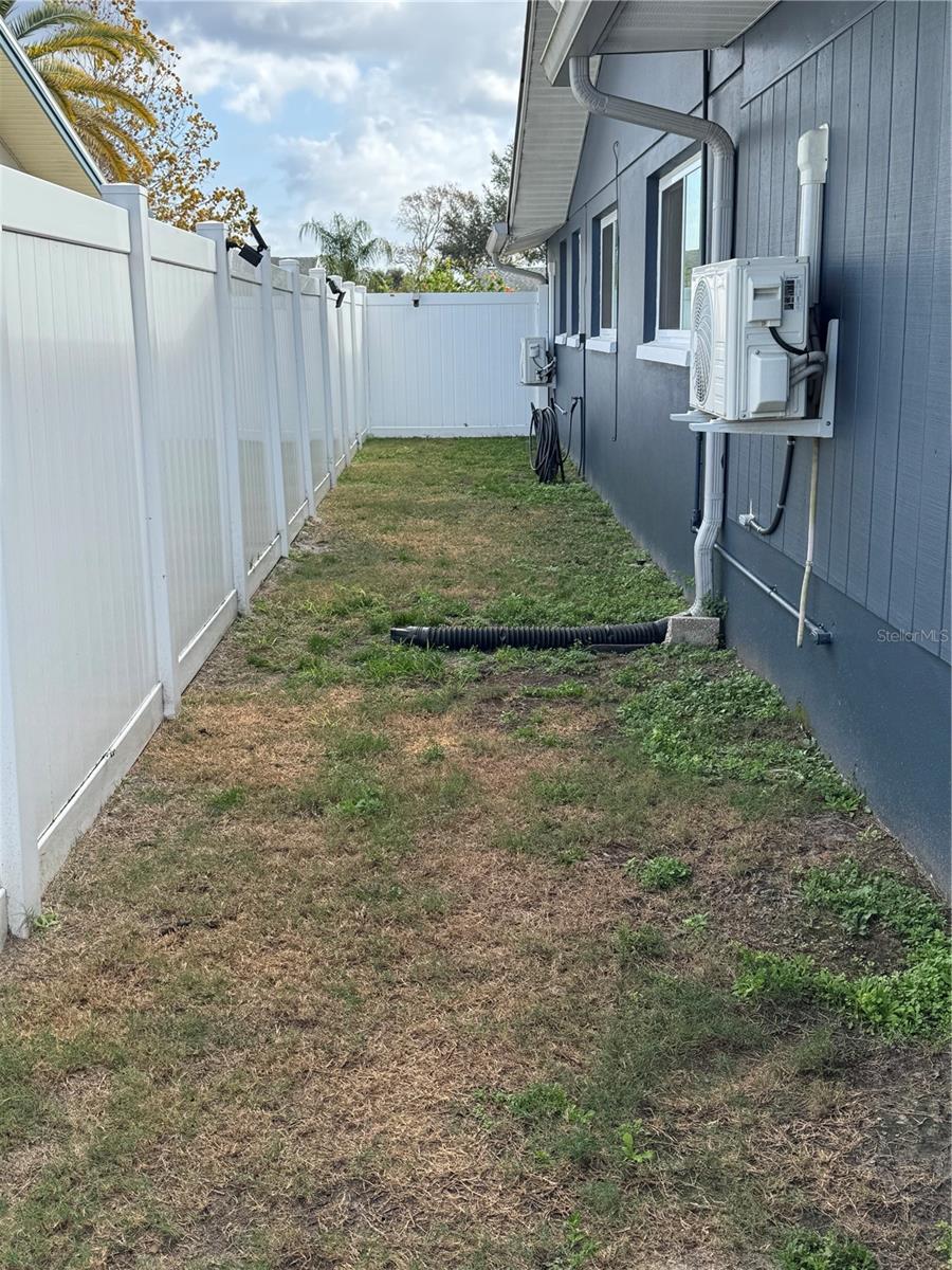 Listing photo id 29 for 10335 Loquat Drive