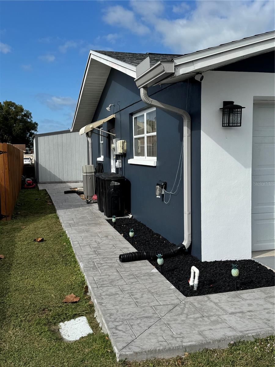 Listing photo id 2 for 10335 Loquat Drive