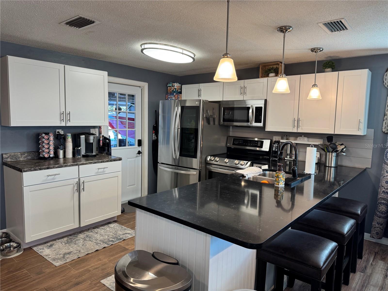 Listing photo id 5 for 10335 Loquat Drive