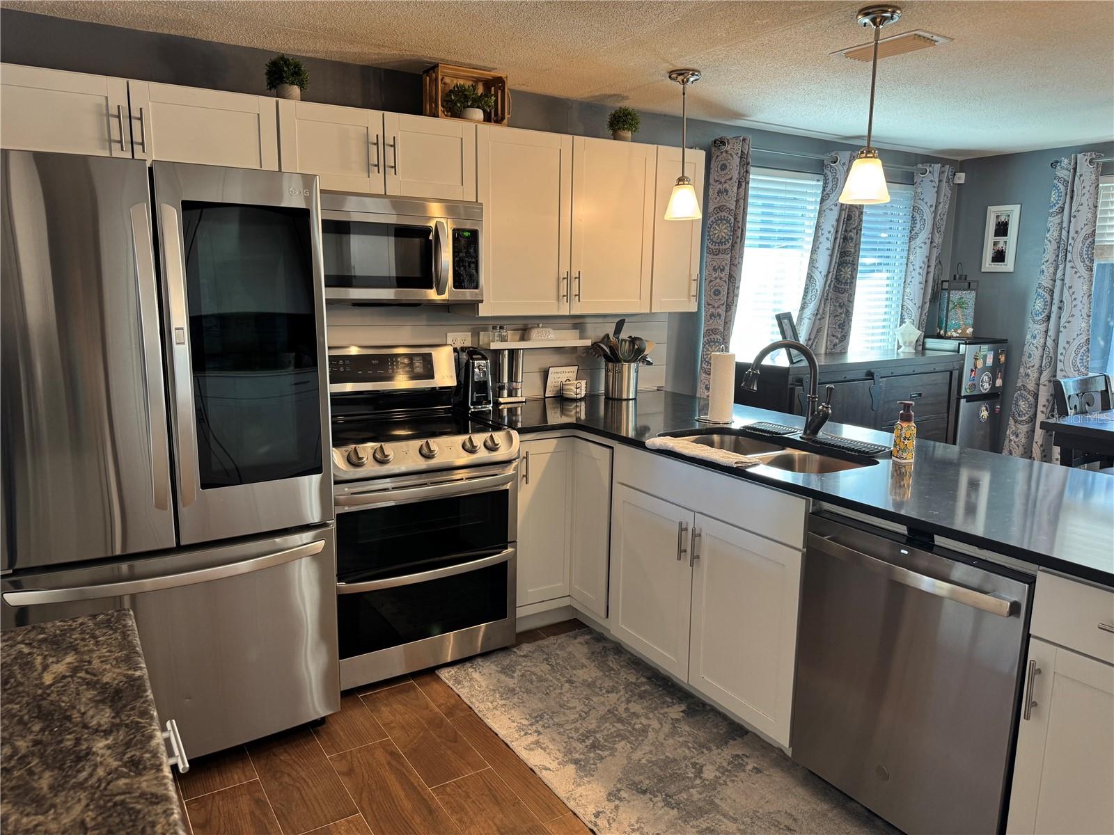 Listing photo id 6 for 10335 Loquat Drive