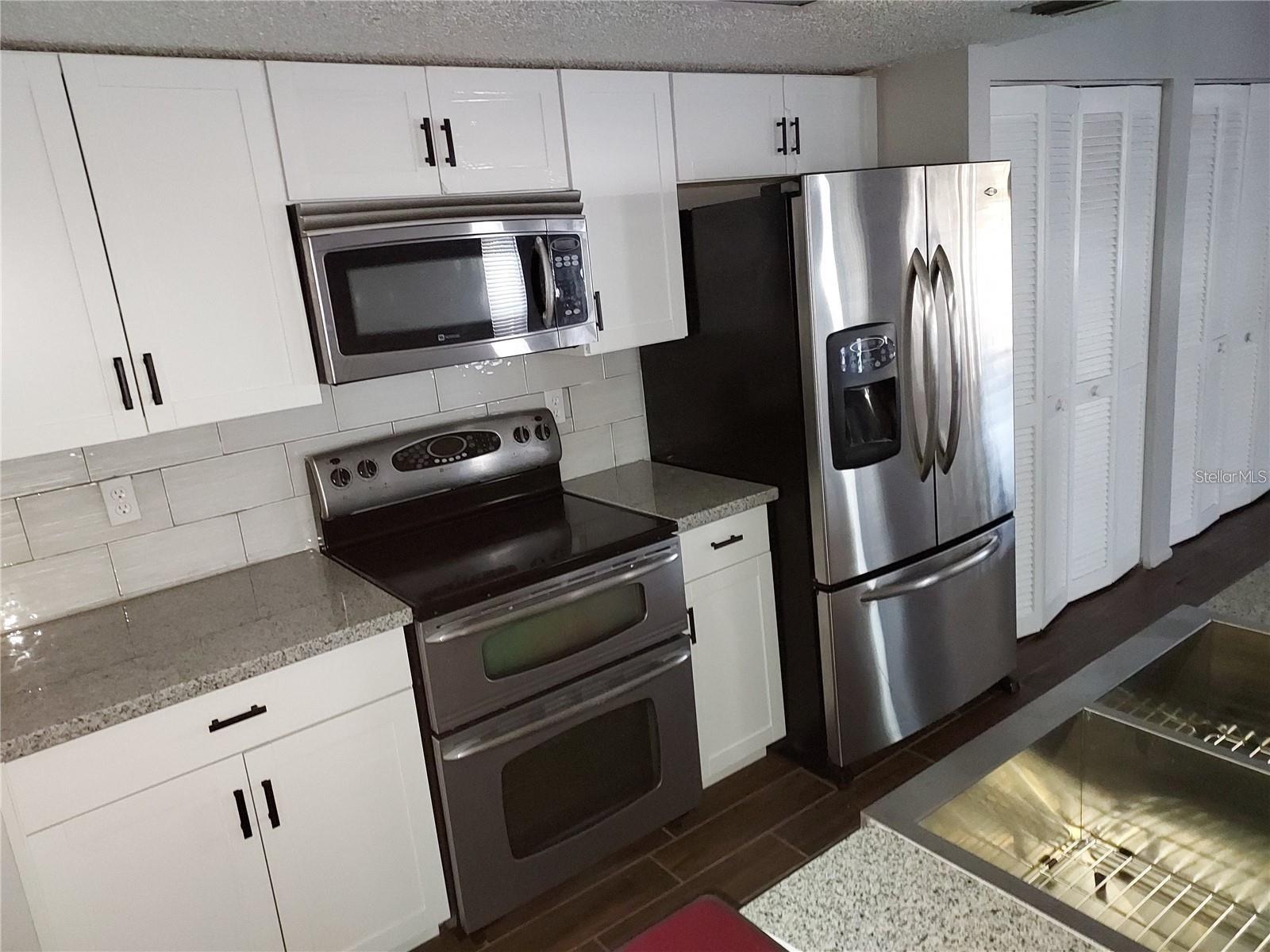 Image 21 of 23 For 2001 Groveland Road