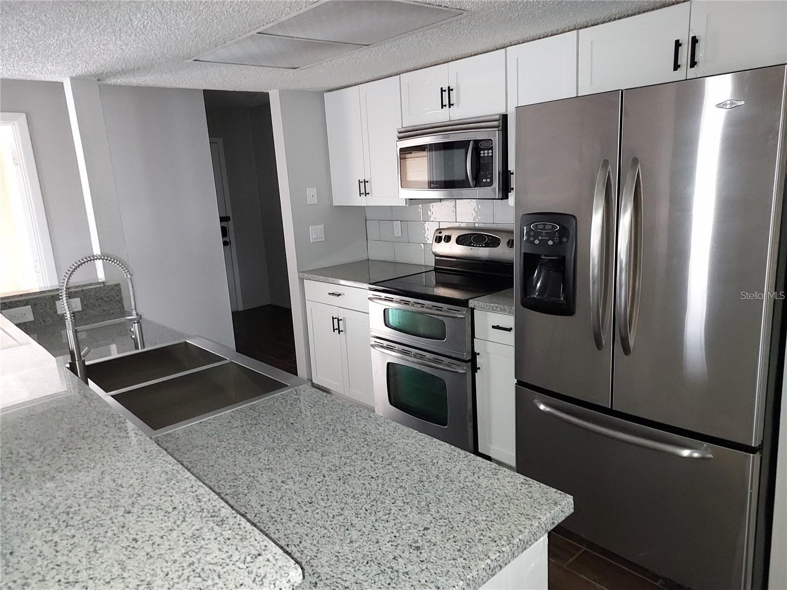 Image 6 of 23 For 2001 Groveland Road