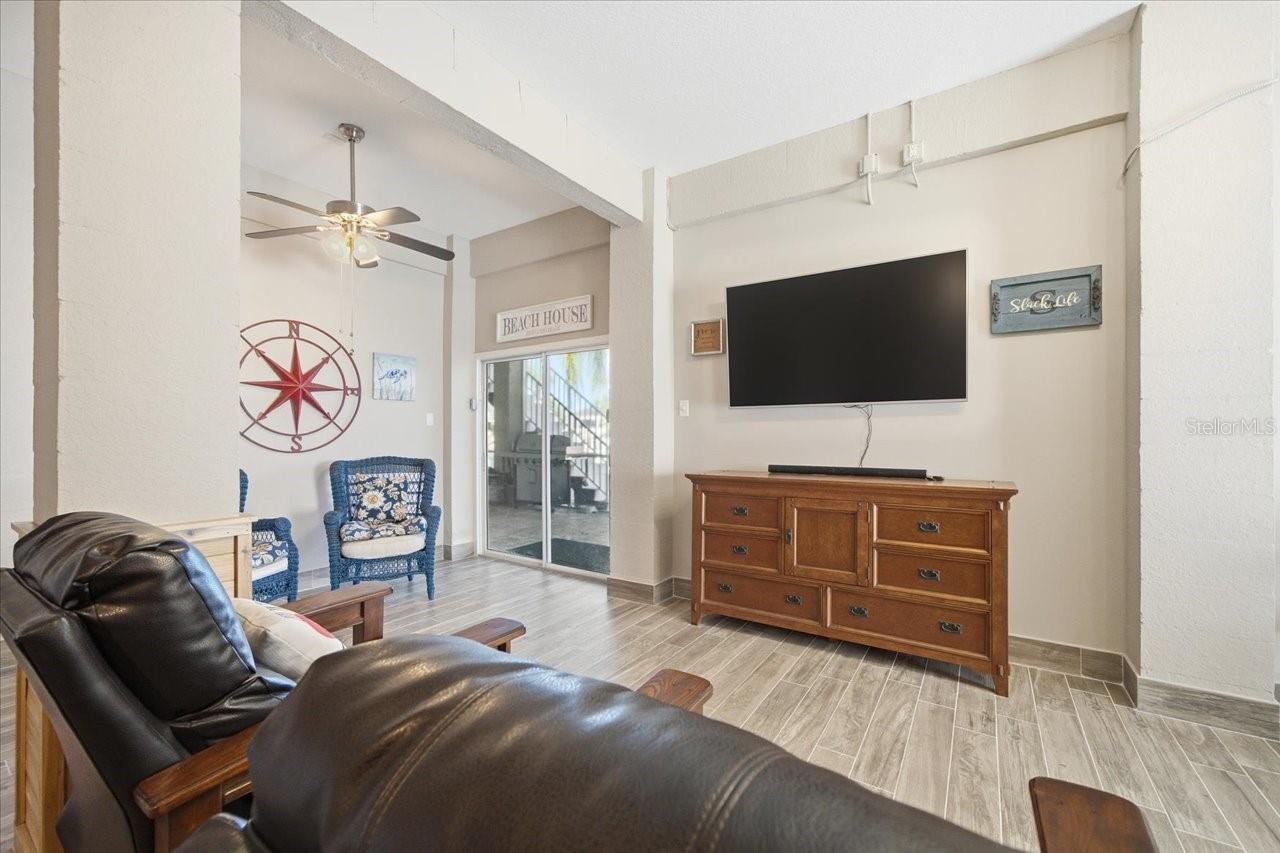 Image 39 of 80 For 4196 Des Prez Court