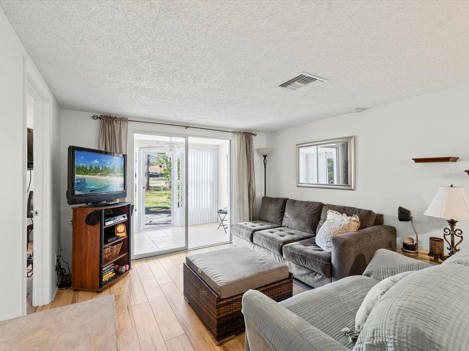 Image 4 of 58 For 3353 Trophy Boulevard 3