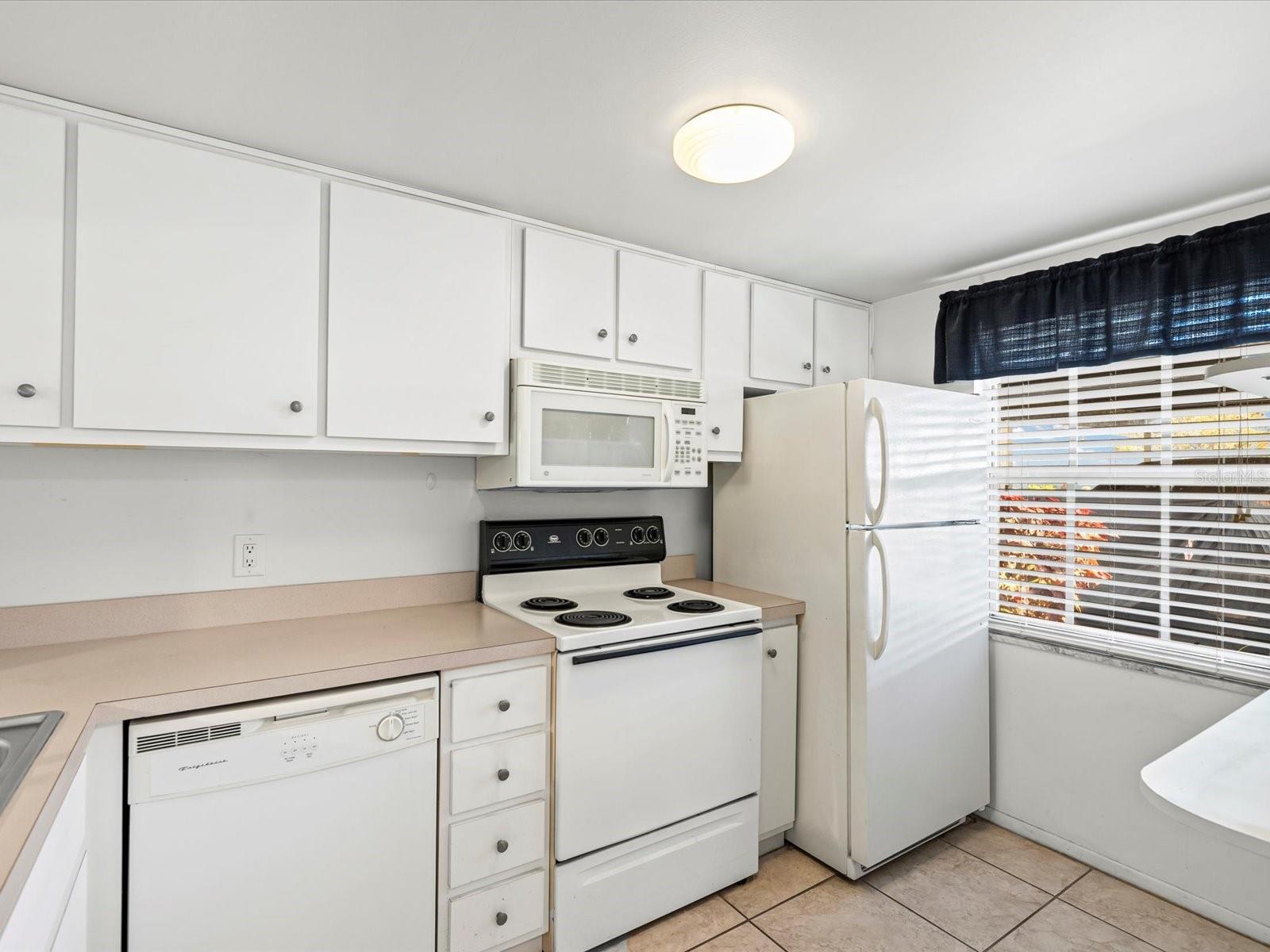 Image 9 of 58 For 3353 Trophy Boulevard 3